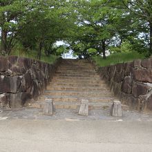 天守台の石垣遺構