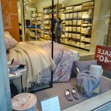 しゃれたディスプレーが目を引きます