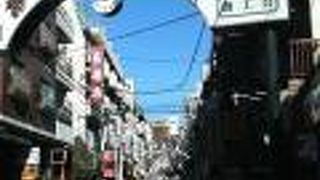 曙橋駅近く、個人商店の多い生活感あふれる商店街