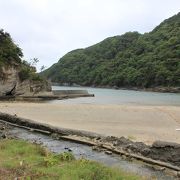 小さく静かなビーチです