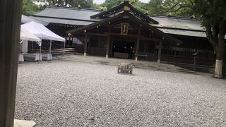 伊勢神宮に比べると地味です