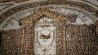 骸骨で飾られた礼拝堂