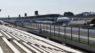 Ｆ１も走る国際レーシングコースをＥＶカーで走れる