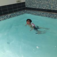 地下のプール。小さいですが子供が楽しむには十分。