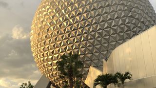 謎の球体がありました