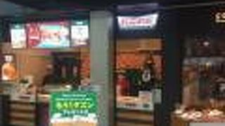 新大阪駅構内のドーナツ店