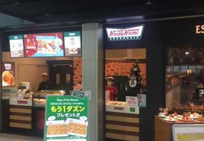 新大阪駅構内のドーナツ店