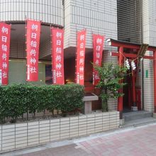 松屋通り沿いにあります