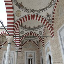 モスク中庭の回廊