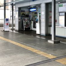 石山駅観光案内所は京阪石山駅隣にあります。