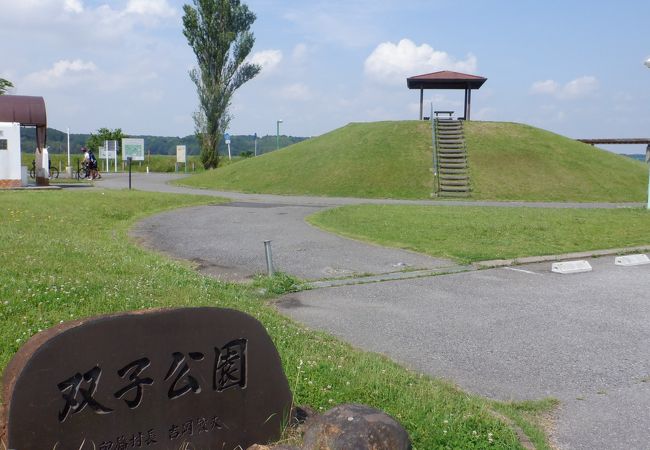 印旛沼サイクリングロード休憩所で佐倉ー印西県道と接しています。