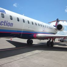 新千歳空港駐機場にてスリムな機体