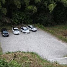 花の壇下の月山富田城登城専用駐車場