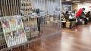 駅の待合室と併設