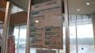 数多くのヨットが係留