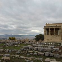 アテナ古神殿とアテナ プロマコスの像