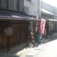 界隈は桜エビの湯気の香り いたる所にピンクの幟