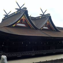 比翼入母屋造りの本殿