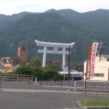 出雲大社「一の鳥居」が見える