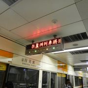 行天宮へはちょっと歩きます。台北駅へはどちら周りでも。