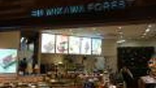 岡崎サービスエリアの農産物店。お弁当もソフトクリームもあります。