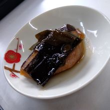 サービスで出てきた「ぶり煮」これがまた旨い！