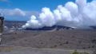 ハワイ島の火山の噴火の特徴として、比較的に穏やかな点があり、キラウエア火山は世界一安全な火山とも言われています。