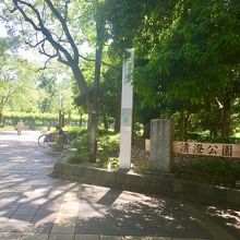 庭園のすぐ隣り