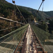 橋の上から。