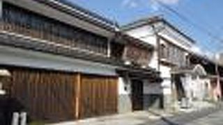 歴史を感じる町並みと坂のある風景 （鯨ヶ丘商店街）