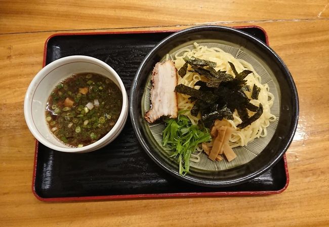 牛骨ラーメンのお店ですがつけ麺も美味しいです。