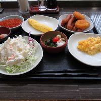 朝食はバイキングです。