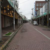 周辺は寂れた感じでした。