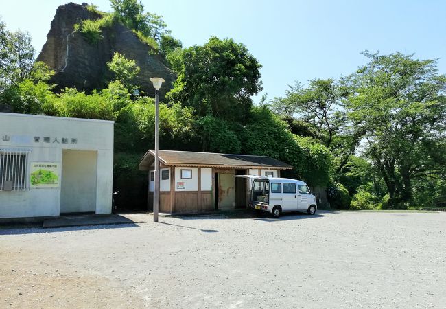 鷹取山公園へハイキング　磨崖仏が有名です