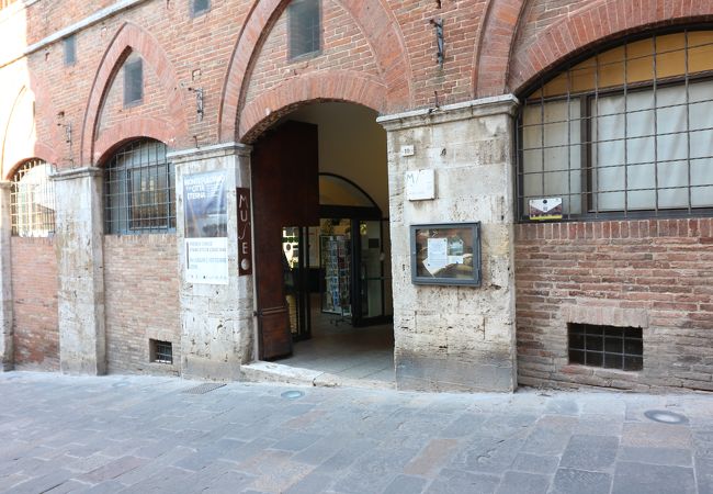 市立美術館 (モンテプルチャーノ)