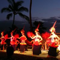 フラダンスを披露