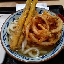 大好きなかき揚げとごぼう天をトッピング