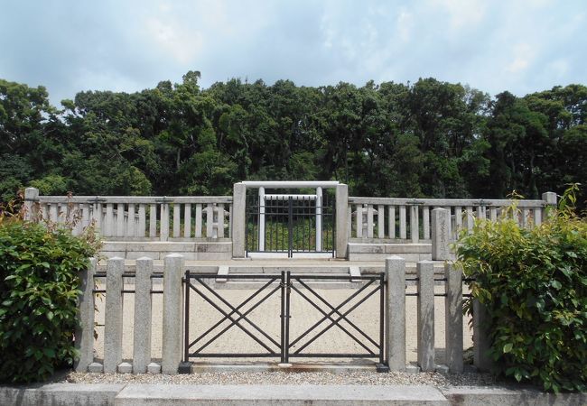 大きな前方後円墳です