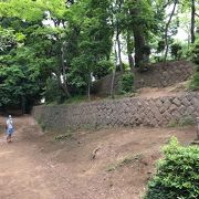 今は公園に石垣だけ残る