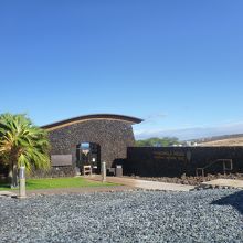 史跡を案内する建物があります