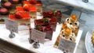 テーブルが華やぐスイーツやパン