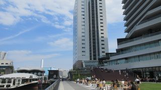 コロナで開業が遅れて2020年6月17日オープン。墨田川と東京湾の合流する景色が楽しいSC.