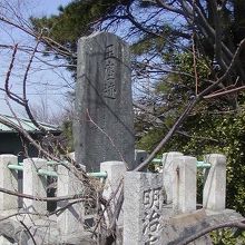 天竜川西岸は浜松市中野　東海道１２５里余のほぼ中間