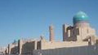 徒歩圏に主要な観光名所が点在