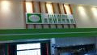 成田駅からちょっと歩きますが行けない距離ではない。