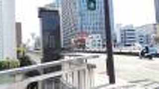 豪商・淀屋常安氏によりかけられた橋です