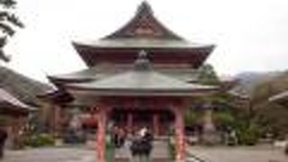 信濃善光寺そっくりの本堂