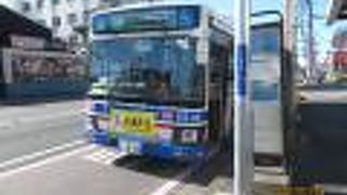 ブルーの車体が光っている