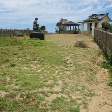 一人孤独を楽しみながら絵を描いています。