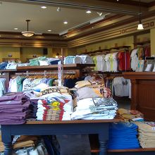 クレージーシャツの店内